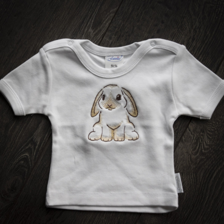 T -shirt met geborduurd konijntje